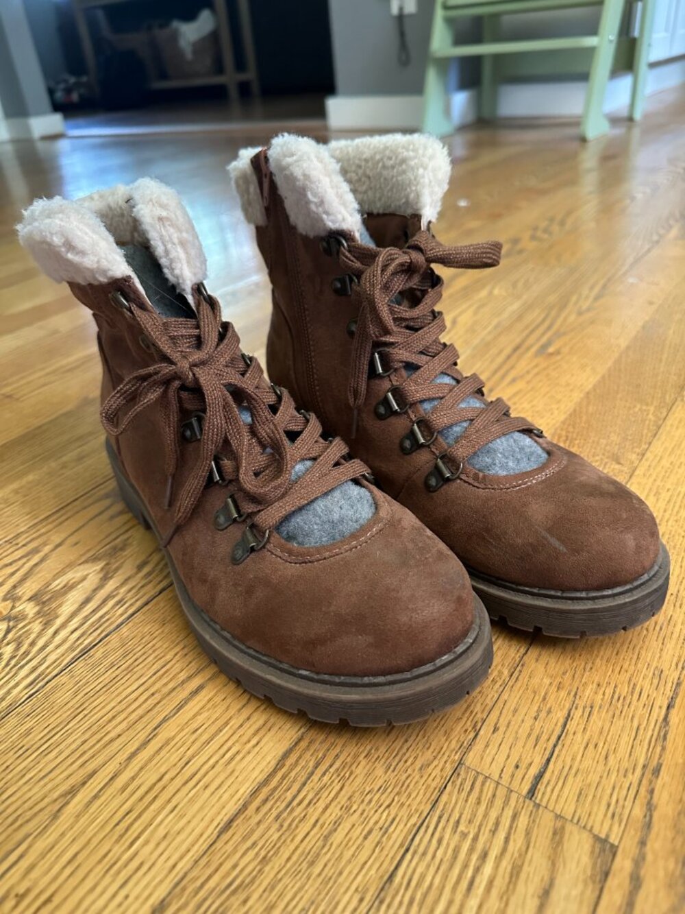 Crown Vintage Size 10 Boots